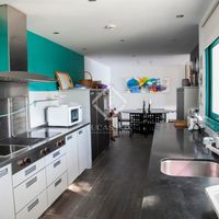 Вилла у озера, у моря в Испании, Каталония, Льорет-де-Мар, 350 кв.м.