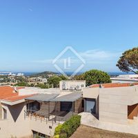 Вилла у моря в Испании, Каталония, Сан-Фелиу-де-Гишольс, 699 кв.м.