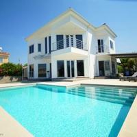 House in the suburbs in Republic of Cyprus, Eparchia Pafou, 191 sq.m.