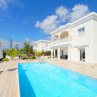 Вилла на второй линии моря/озера на Кипре, Пафос, 200 кв.м.