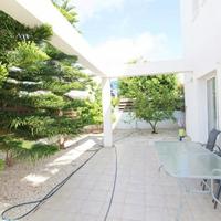 Вилла на второй линии моря/озера на Кипре, Пафос, 200 кв.м.