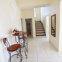 Вилла на второй линии моря/озера на Кипре, Пафос, 200 кв.м.