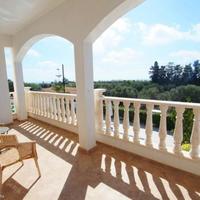 Вилла на второй линии моря/озера на Кипре, Пафос, 200 кв.м.