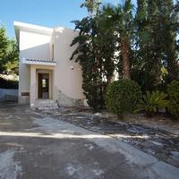 Вилла на первой линии моря/озера на Кипре, Пафос