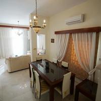 Вилла на первой линии моря/озера на Кипре, Пафос