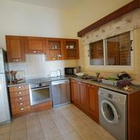 Вилла на первой линии моря/озера на Кипре, Пафос