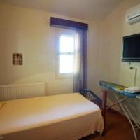 Вилла на первой линии моря/озера на Кипре, Пафос