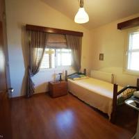 Вилла на первой линии моря/озера на Кипре, Пафос