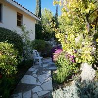 Вилла на первой линии моря/озера на Кипре, Пафос