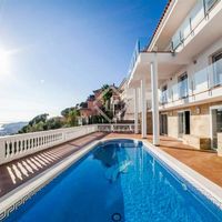 Вилла у моря в Испании, Каталония, Льорет-де-Мар, 275 кв.м.