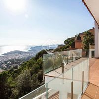 Вилла у моря в Испании, Каталония, Льорет-де-Мар, 275 кв.м.