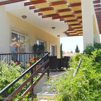 Вилла на второй линии моря/озера, в пригороде на Кипре, Пафос, 400 кв.м.