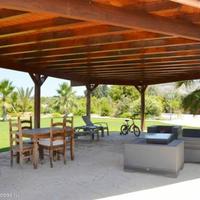 Вилла на второй линии моря/озера, в пригороде на Кипре, Пафос, 400 кв.м.