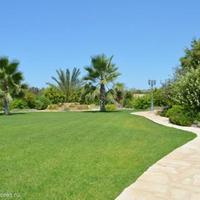 Вилла на второй линии моря/озера, в пригороде на Кипре, Пафос, 400 кв.м.