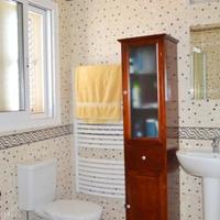 Вилла на второй линии моря/озера, в пригороде на Кипре, Пафос, 400 кв.м.