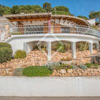 Villa by the lake, at the seaside in Spain, Catalunya, Lloret de Mar, 263 sq.m.