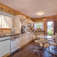 Вилла у озера, у моря в Испании, Каталония, Льорет-де-Мар, 263 кв.м.