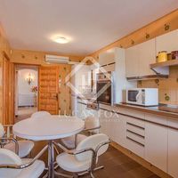 Вилла у озера, у моря в Испании, Каталония, Льорет-де-Мар, 263 кв.м.