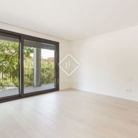 Apartment in the big city in Spain, Catalunya, Barcelona, 115 sq.m.