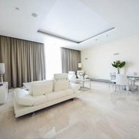 Flat in the city center, at the first line of the sea / lake in United Arab Emirates, Dubai, 212 sq.m.