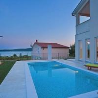 Дом на второй линии моря/озера в Хорватии, Воднян, 154 кв.м.