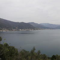 Земельный участок на первой линии моря/озера в Черногории, Тиват, Радовичи