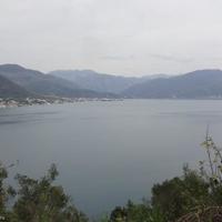 Земельный участок на первой линии моря/озера в Черногории, Тиват, Радовичи