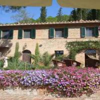 House in the suburbs in Italy, Montalcino, 300 sq.m.