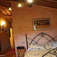 House in the suburbs in Italy, Montalcino, 300 sq.m.