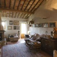 House in the suburbs in Italy, Montalcino, 250 sq.m.