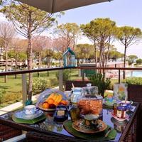 Apartment at the first line of the sea / lake, in the suburbs in Italy, Venice,  Venice, 100 sq.m.