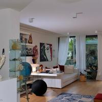 Apartment at the first line of the sea / lake, in the suburbs in Italy, Venice,  Venice, 100 sq.m.