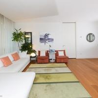 Apartment at the first line of the sea / lake, in the suburbs in Italy, Venice,  Venice, 141 sq.m.