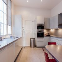 Flat in France, Paris, 234 sq.m.