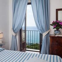 Apartment in the city center, at the first line of the sea / lake in Italy, Liguria, 120 sq.m.
