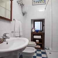 Apartment in the city center, at the first line of the sea / lake in Italy, Liguria, 120 sq.m.