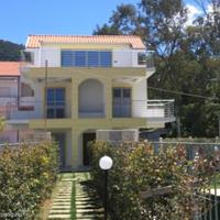 Villa at the first line of the sea / lake in Italy, Liguria, 140 sq.m.