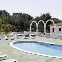 Отель (гостиница) на второй линии моря/озера, в пригороде в Испании, Каталония, Жирона, 2000 кв.м.