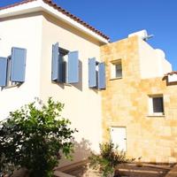 Villa at the second line of the sea / lake, in the suburbs in Republic of Cyprus, Eparchia Pafou, 200 sq.m.
