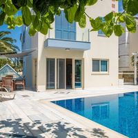 Villa at the seaside in Republic of Cyprus, Eparchia Pafou, 330 sq.m.
