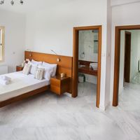 Villa at the seaside in Republic of Cyprus, Eparchia Pafou, 330 sq.m.