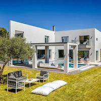 Villa in the suburbs in Greece, Corfu, 380 sq.m.