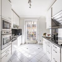 Flat in France, Paris, 170 sq.m.