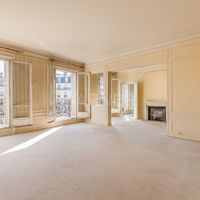 Flat in France, Paris, 286 sq.m.