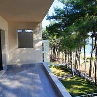Villa at the first line of the sea / lake in Greece, Central Macedonia, 295 sq.m.