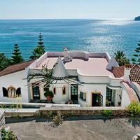 Villa at the first line of the sea / lake in Greece, Corfu, 320 sq.m.