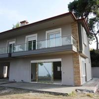Townhouse at the first line of the sea / lake in Greece, Central Macedonia