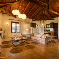 Шале на первой линии моря/озера в Греции, Центральная Македония, 350 кв.м.