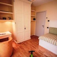 Апартаменты в центре города, на первой линии моря/озера в Италии, Варезе, 300 кв.м.