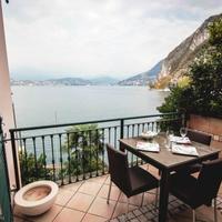 Апартаменты в центре города, на первой линии моря/озера в Италии, Варезе, 300 кв.м.